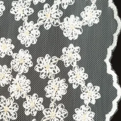 Firana na taśmie biała DAISY 130x270 cm