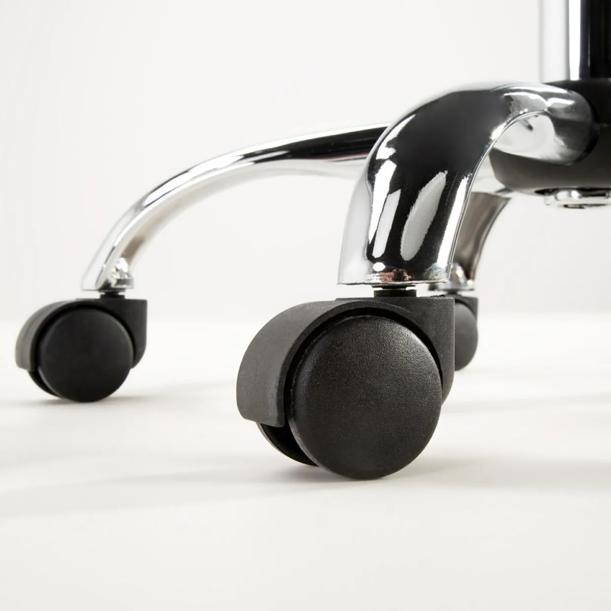 Fotel biurowy czarny SANODT