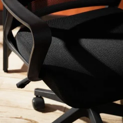 Fotel biurowy czarny UUBI