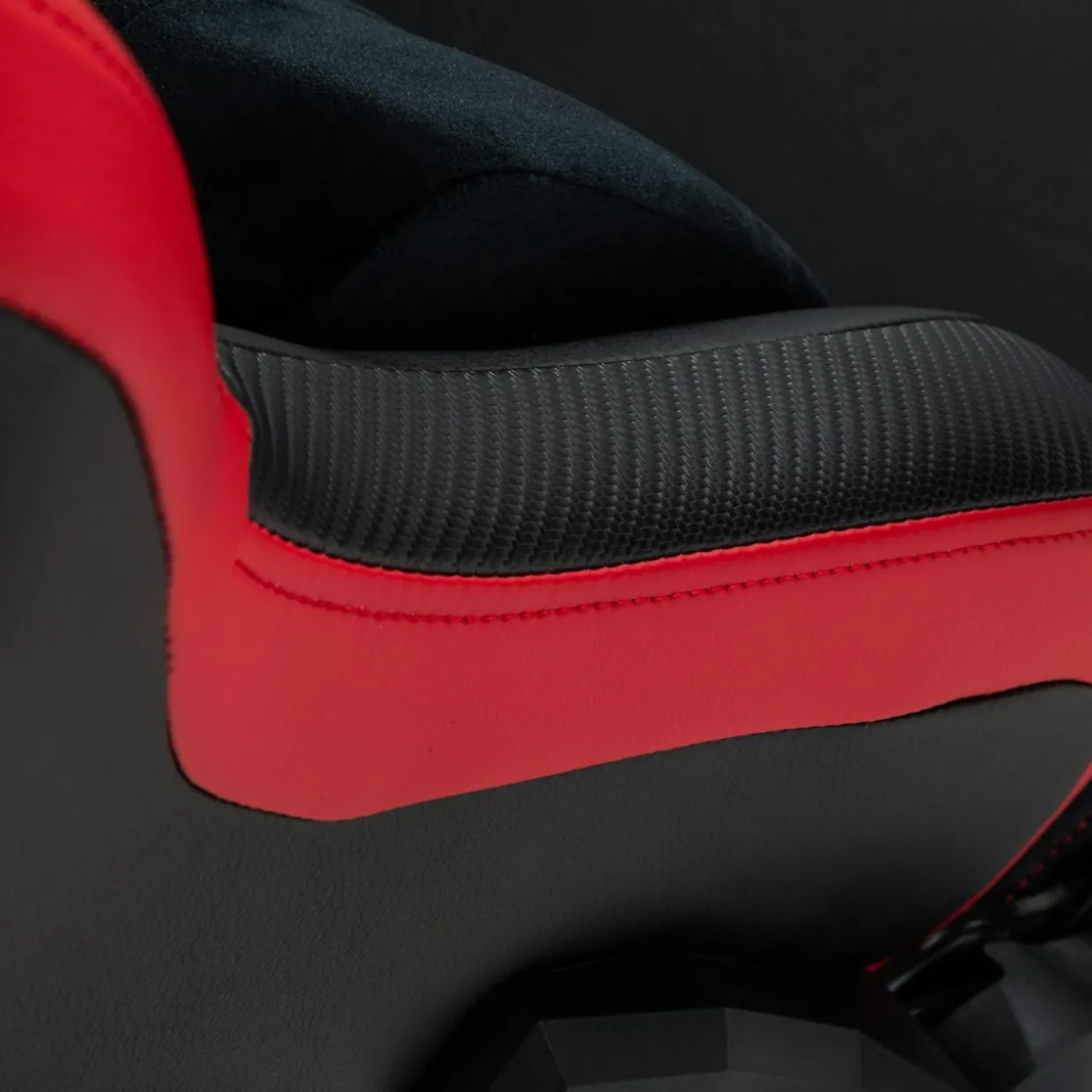 Fotel gamingowy czarno-czerwony MORAZI