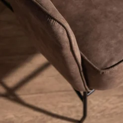 Fotel na metalowych nogach brązowy MODDA