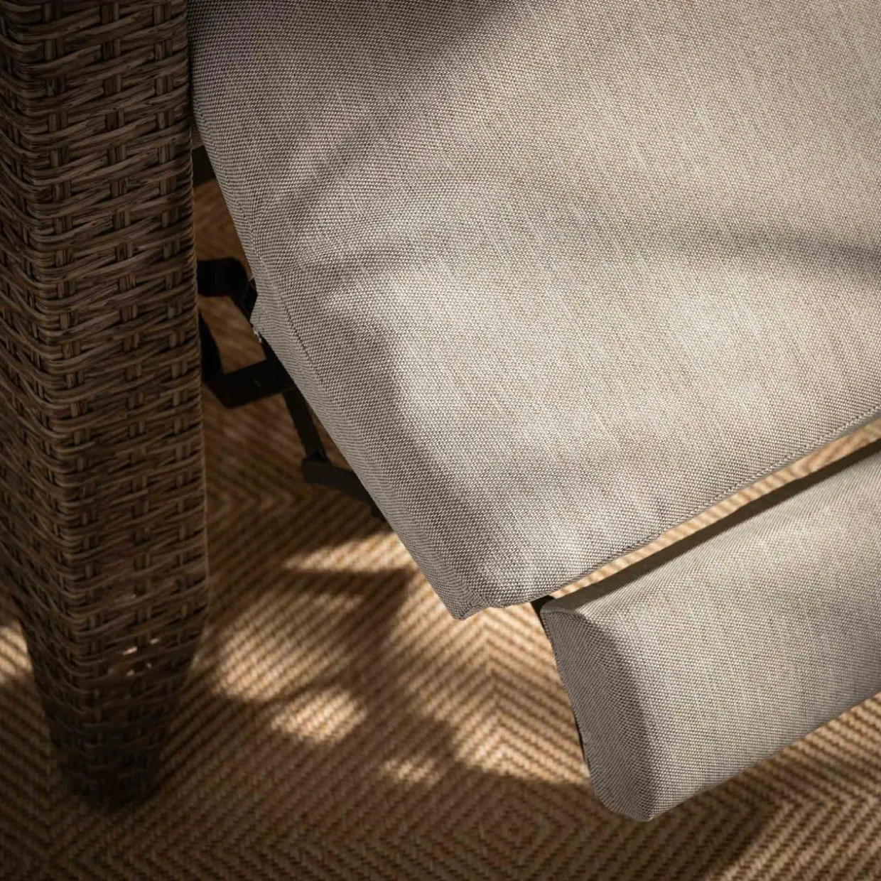 Fotel wypoczynkowy do ogrodu SOTTO brązowy