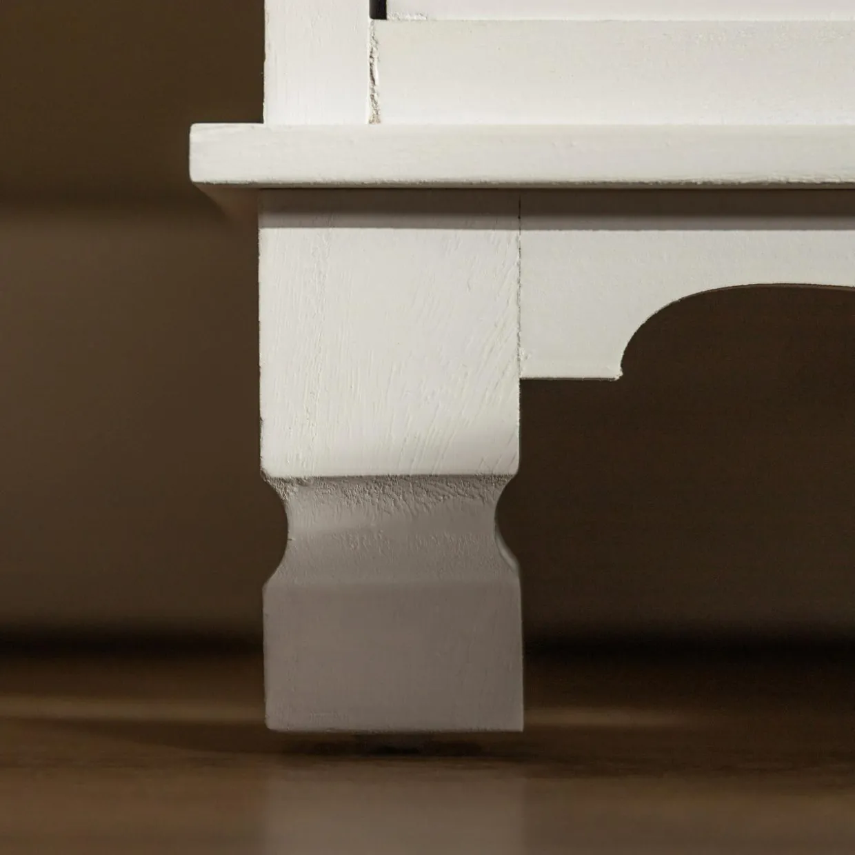 Klasyczna szafka nocna biała CLESS