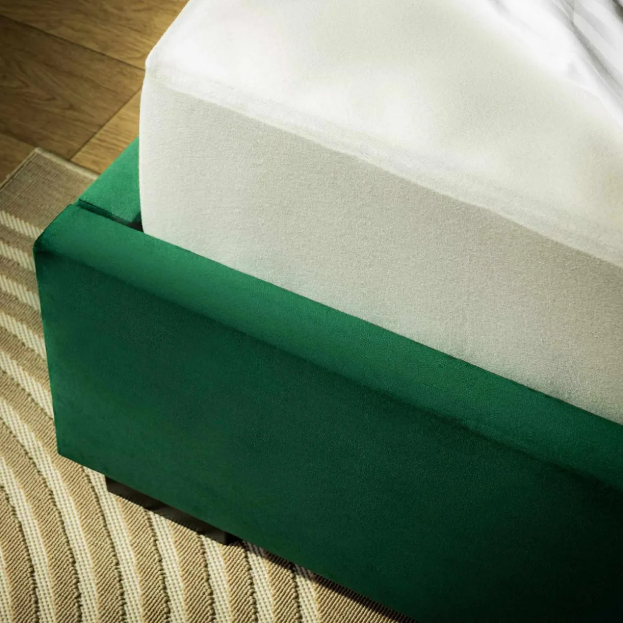 Łóżko tapicerowane ciemnozielone VIVIANE CORTO 180x200 cm