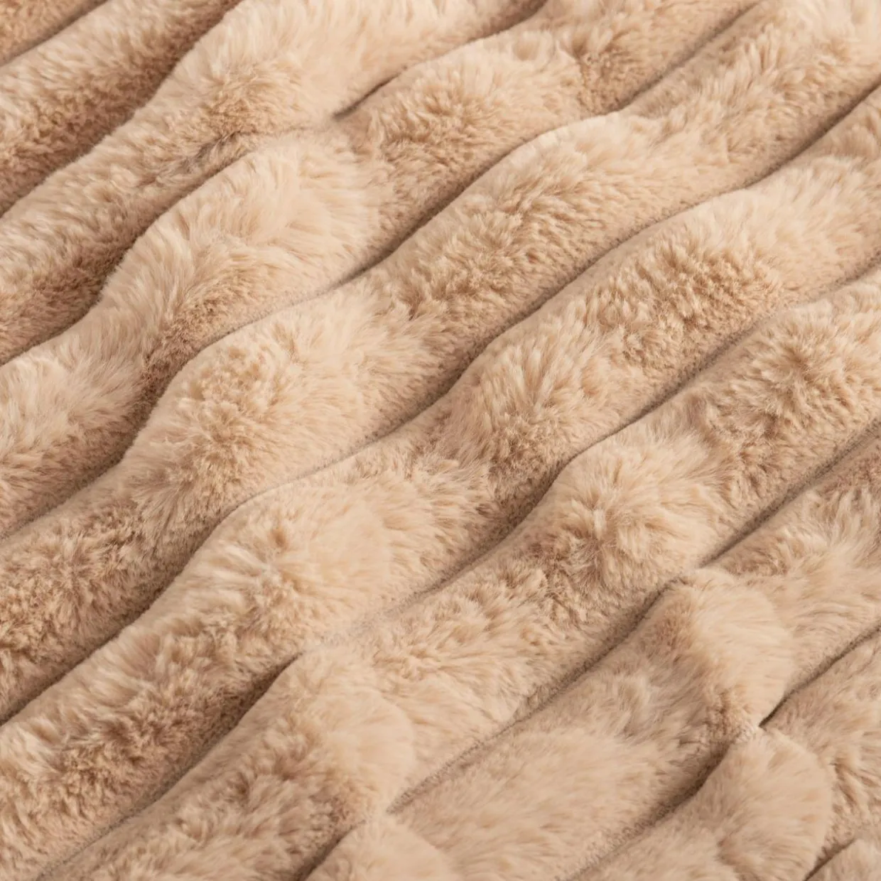 Koc beżowy CORDOVA 150x200 cm