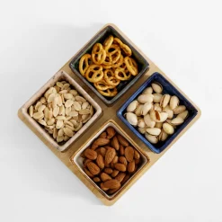 Komplet 4 miseczek na kwadratowej bambusowej podstawie 19x19 cm