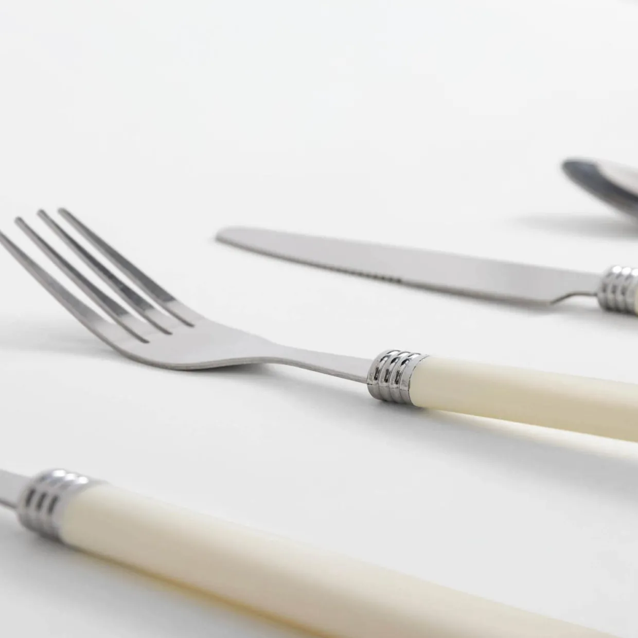 Komplet sztućców kremowy LORTIS 24 el.