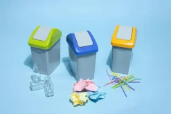 Kosz do segregacji odpadów z pokrywą żółtą 10 l