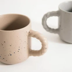 Kubek ceramiczny beżowy 520 ml