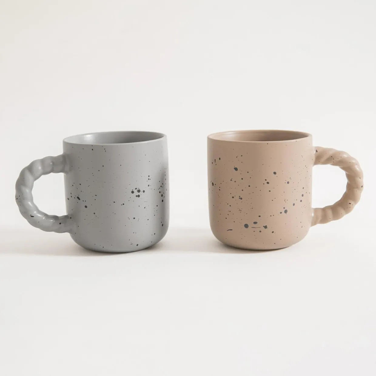 Kubek ceramiczny beżowy 520 ml