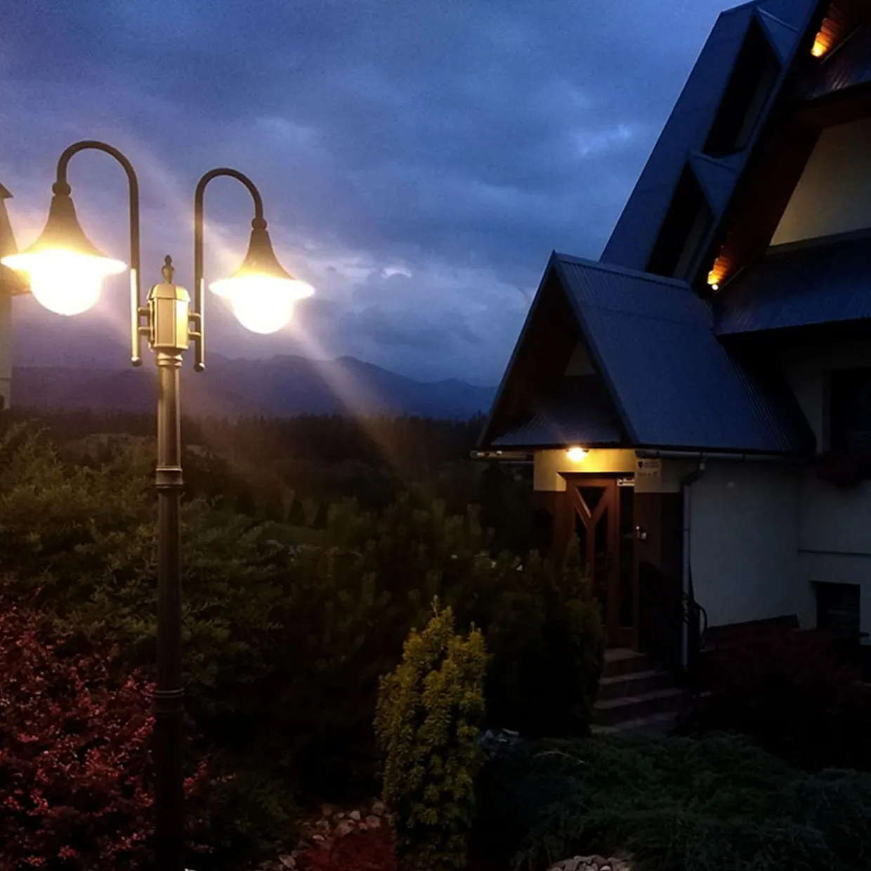 Lampa zewnętrzna outdoor wysoka 2-ramienna czarna BOSTON