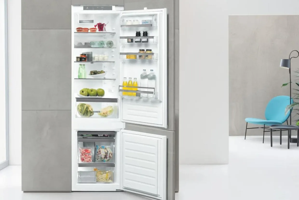 Lodówka energooszczędna do zabudowy WHIRLPOOL ART 9811 SF2