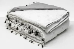 Narzuta na łóżko biało-czarna FRINGLE 220x200 cm