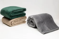 Narzuta na łóżko pikowana w liście szara FERN 220x240 cm