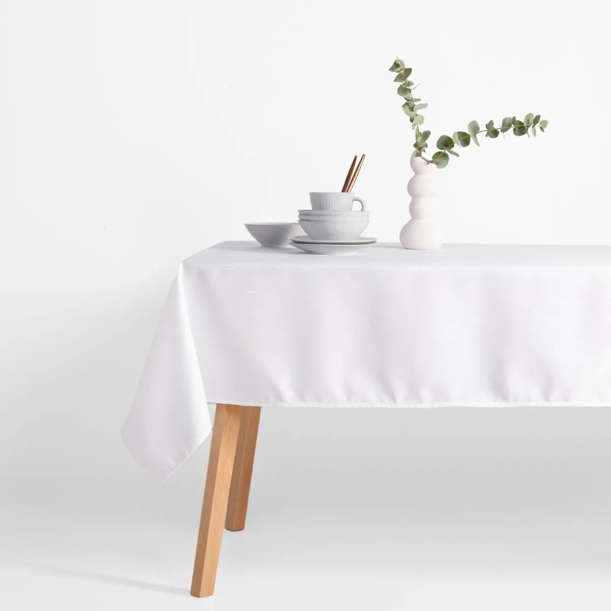 Obrus kremowy w falowane linie WAVES 140x280 cm