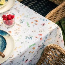 Obrus w polne kwiaty ROSA 135x220 cm