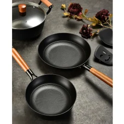 Patelnia żeliwna czarna FERRO 28 cm