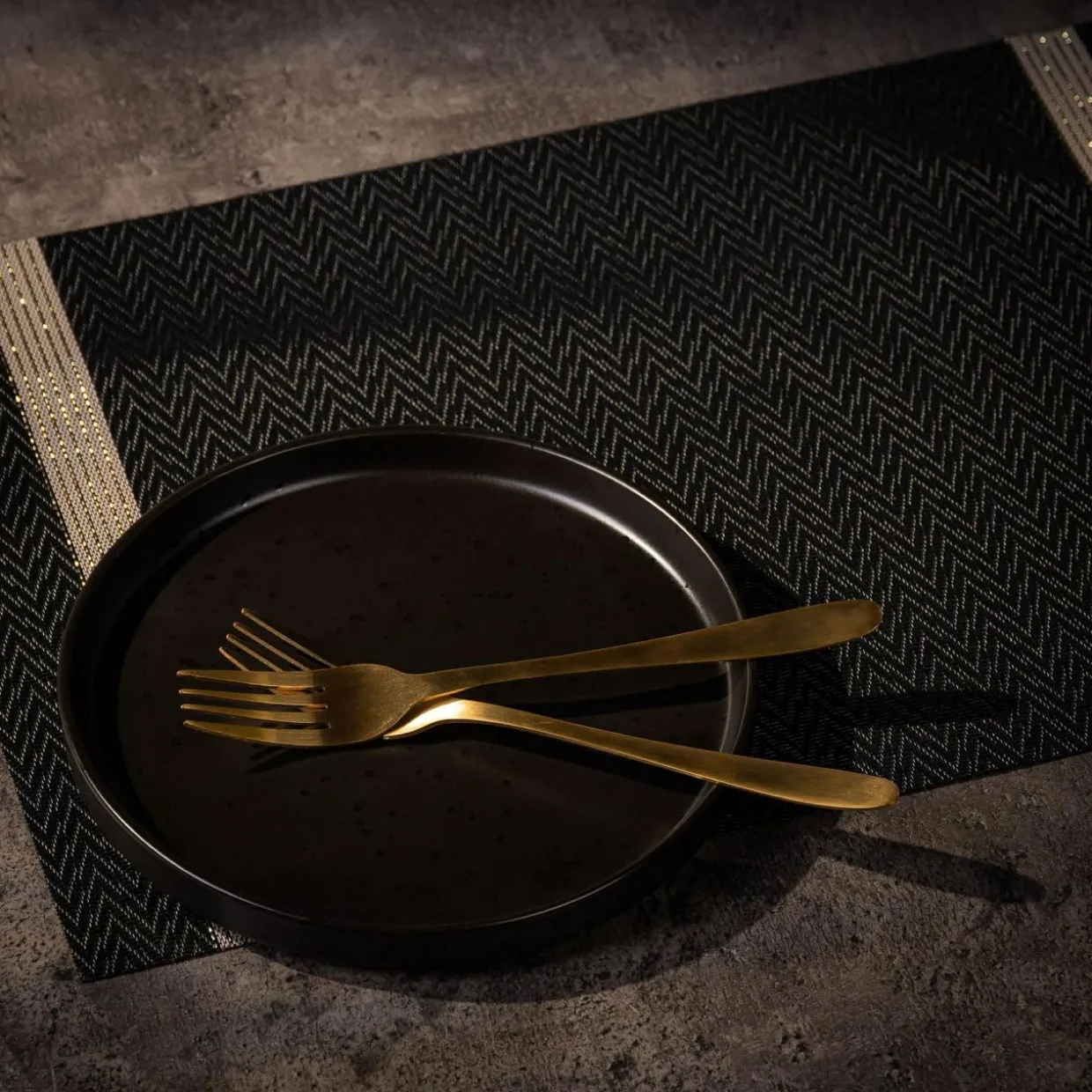 Podkładka na stół czarna w paski 30x45 cm