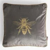 Poszewka dekoracyjna szara z pszczołą AURE 45x45 cm