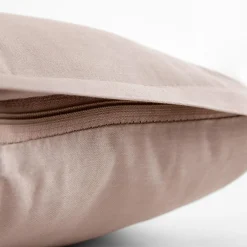 Poszewka satynowa ciemnobeżowa 40x40 cm