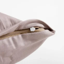 Poszewka satynowa ciemnobeżowa 50x60 cm