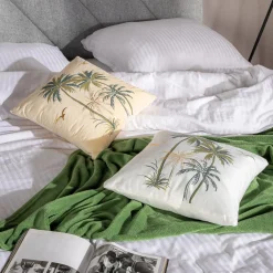 Poszewka w tropikalne palmy biała FEZA 45x45 cm