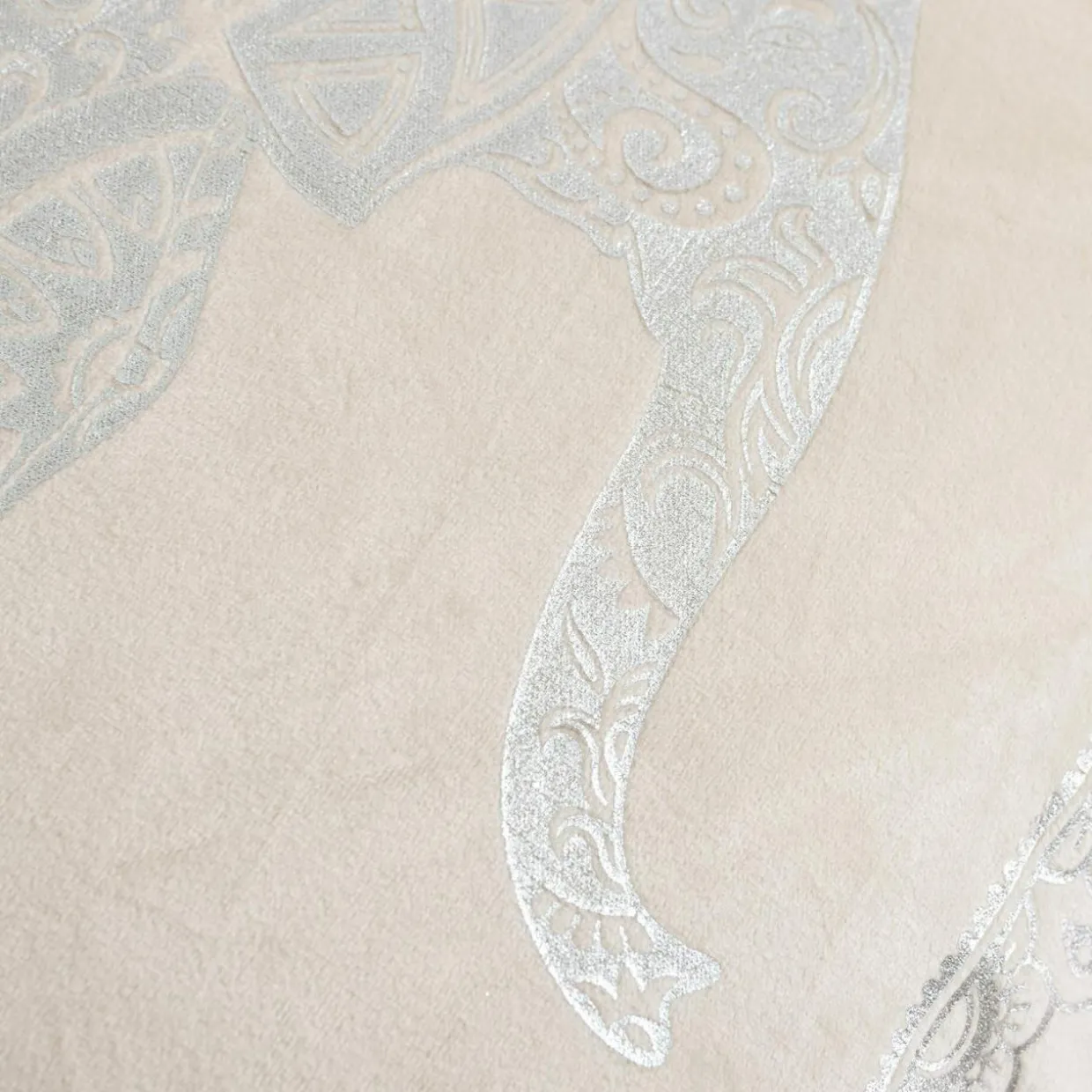 Poszewka ze słoniem biała DAIRA 45x45 cm