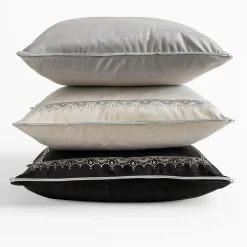 Poszewka ze słoniem czarna DAIRA 45x45 cm