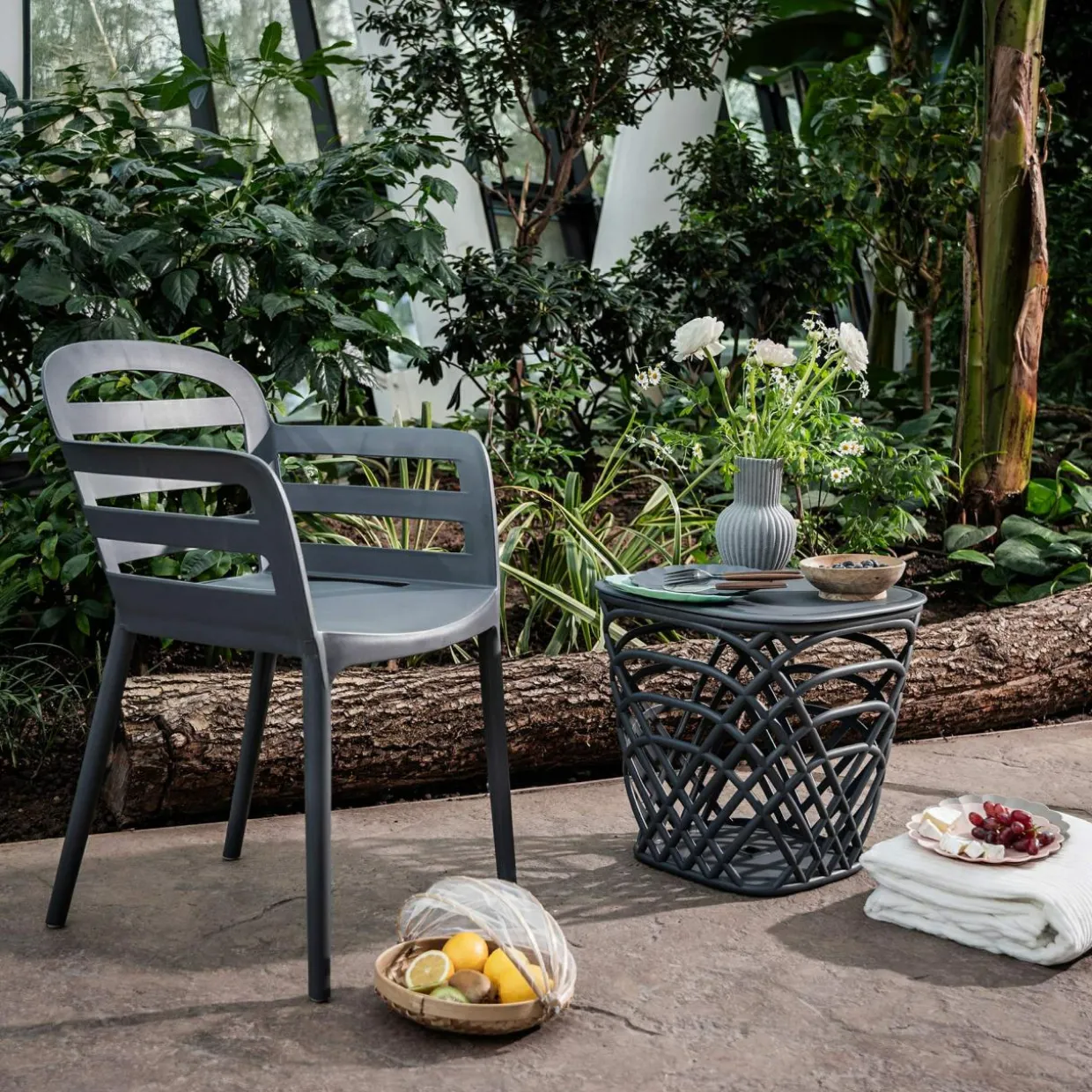 Stolik ogrodowy z pojemnikiem HAMILLO ciemnoszary