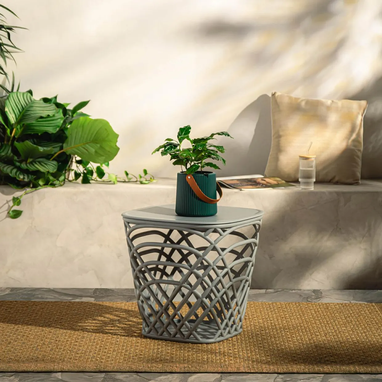 Stolik ogrodowy z pojemnikiem HAMILLO jasnoszary