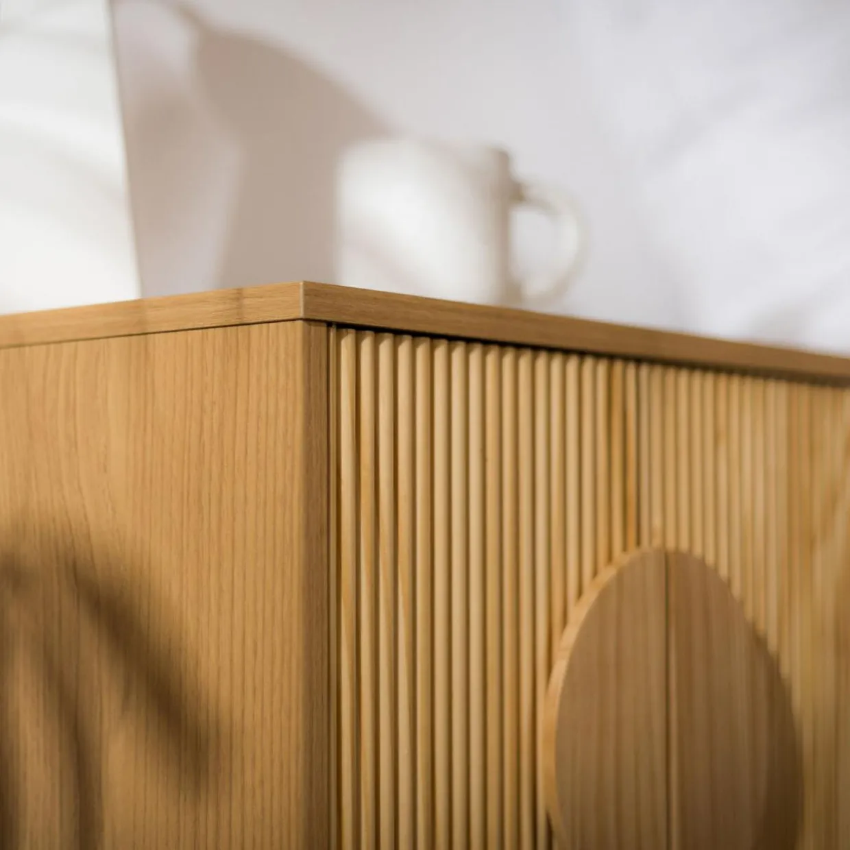 Szafka nocna z ryflowaniem TIRON