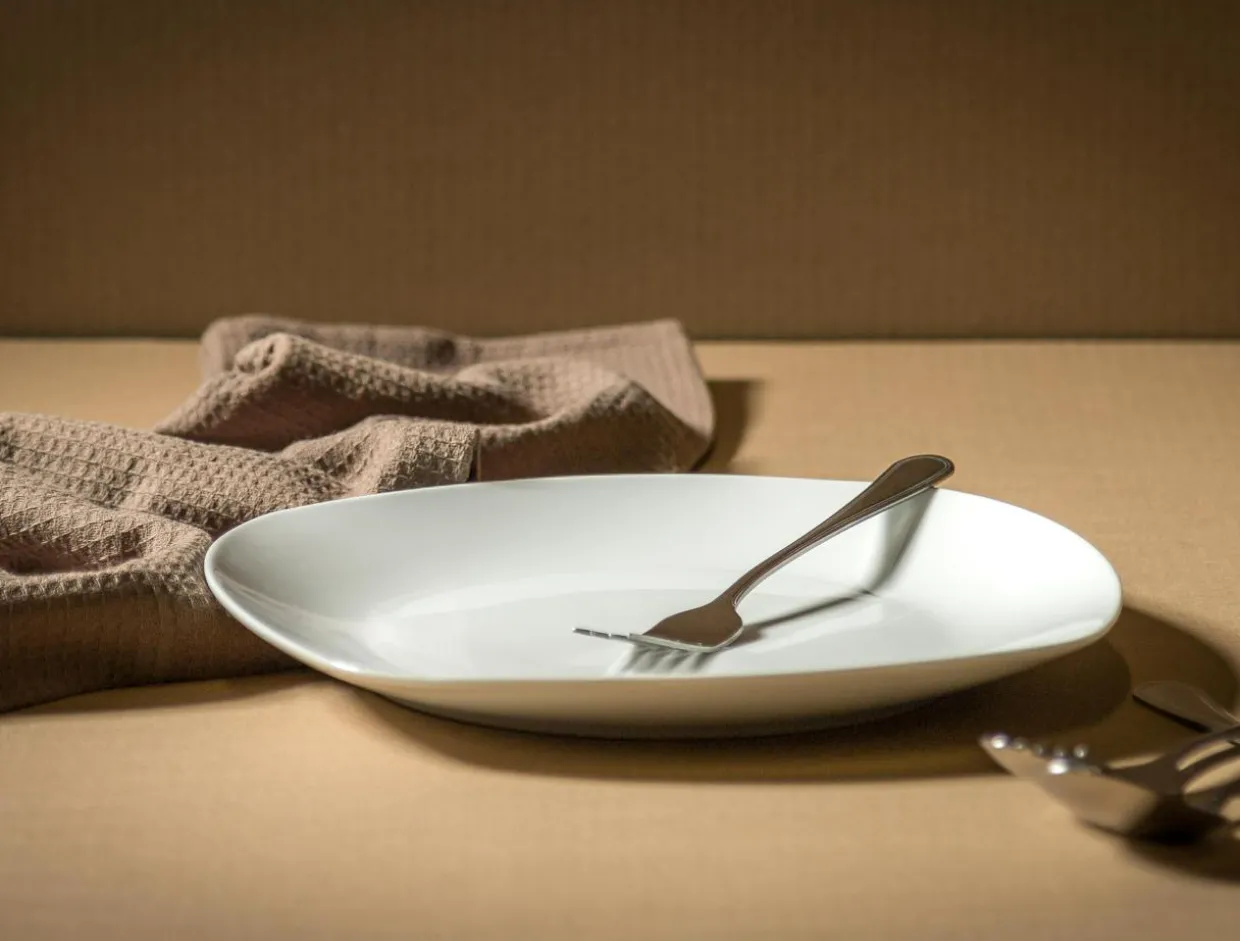 Talerz deserowy porcelanowy QUADRO biały 20,9 x 19 cm