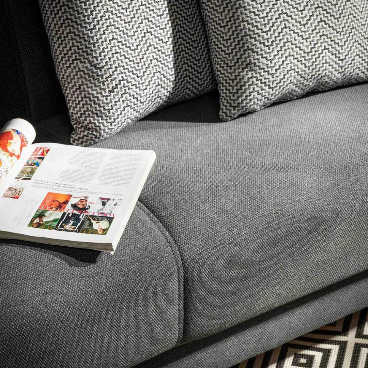 Wersalka szara z poduszkami ELIS