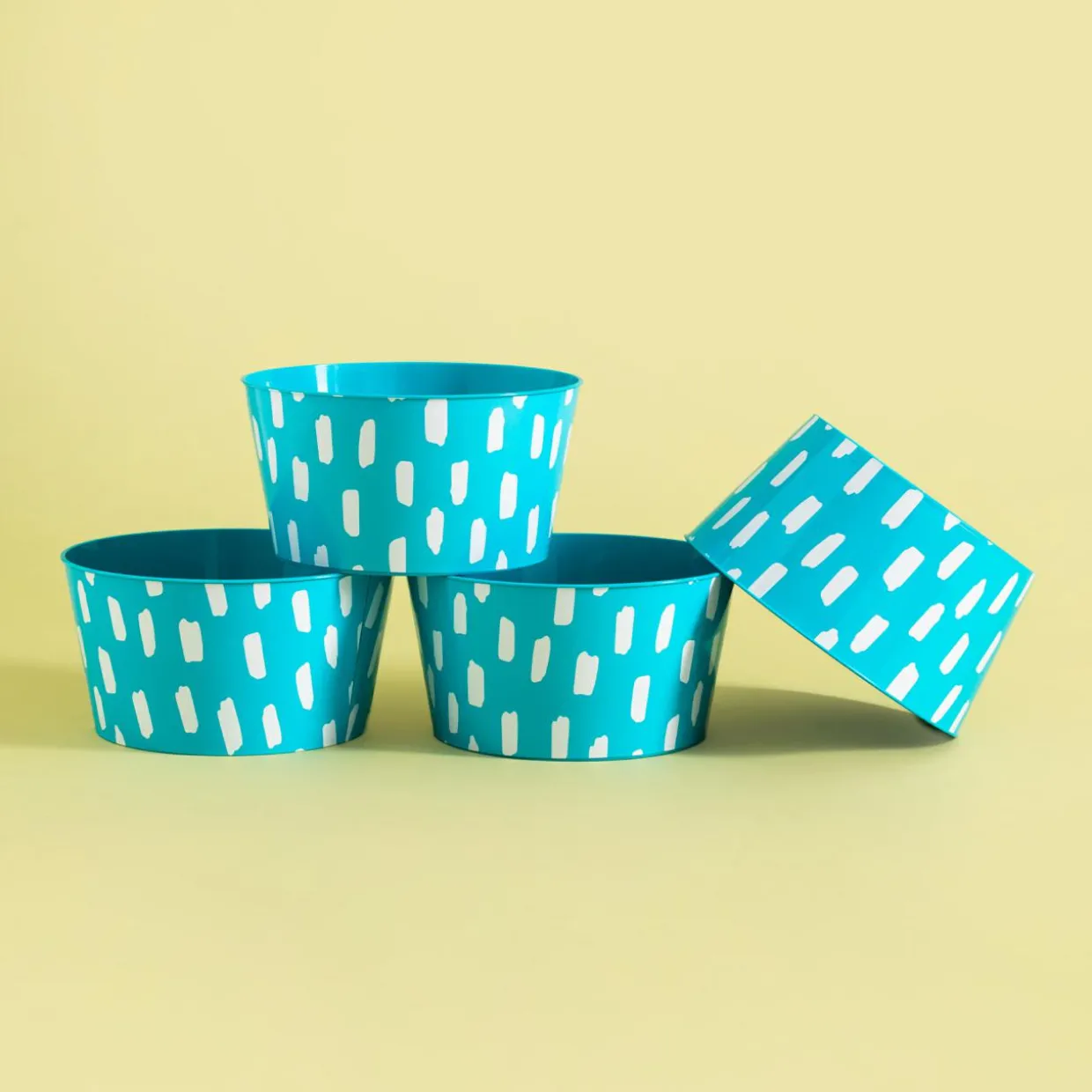 Zestaw 4 misek plastikowych niebieski 750 ml